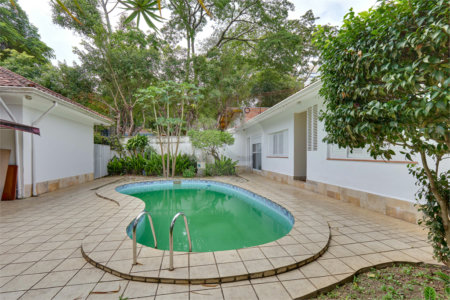 Casa Térrea à venda ou para alugar com 5 quartos, sendo 2 suítes, em Granja Julieta, São Paulo, SP