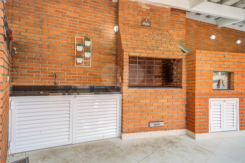 Sobrado à venda com 6 quartos, sendo 3 suítes, em Alto da Boa Vista, São Paulo, SP