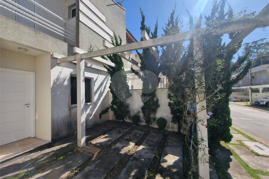 Sobrado à venda com 3 quartos, sendo 1 suíte,  em Jardim Belizário, Cotia, SP