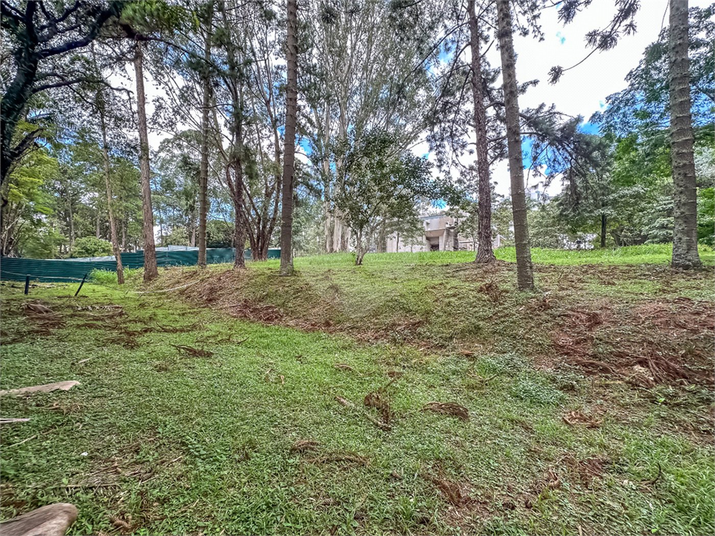 Terreno à venda no condomínio Chácara Santa Helena, São Paulo - SP