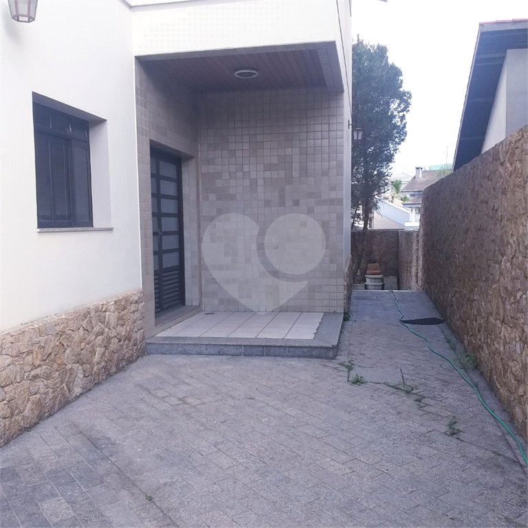 Casa à venda com 4 quartos, sendo 3 suítes, no condomínio Arujá 5, Arujá - SP