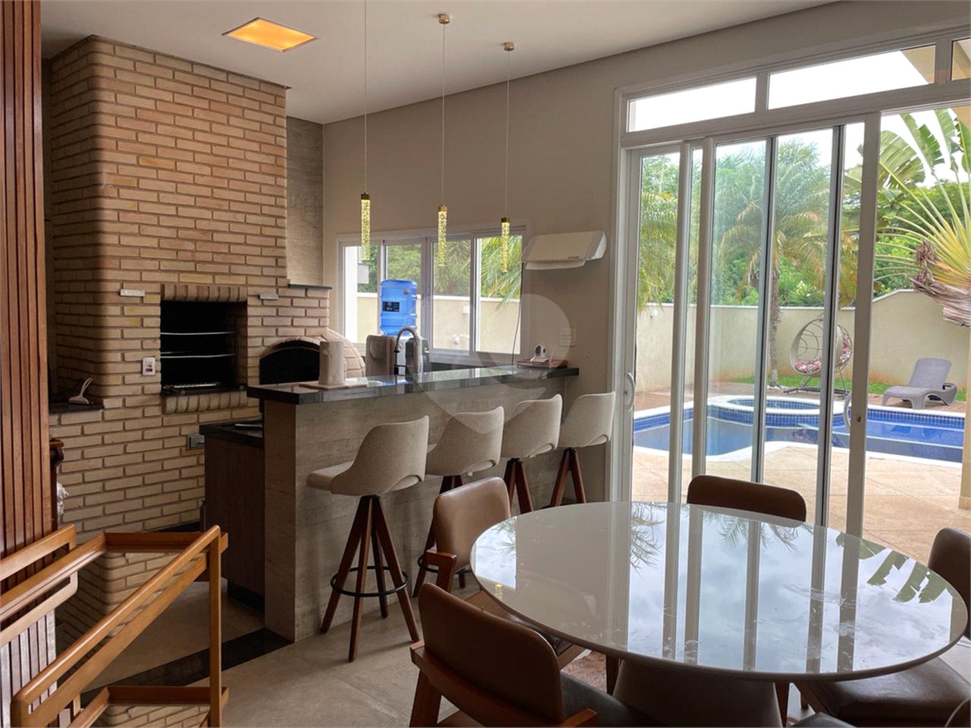 Casa à venda com 4 suítes no condomínio Basel, Campinas - SP