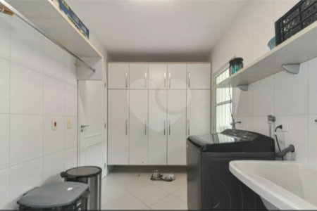 Sobrado à venda com 4 quartos, sendo 2 suítes,  em Campo Belo, São Paulo, SP