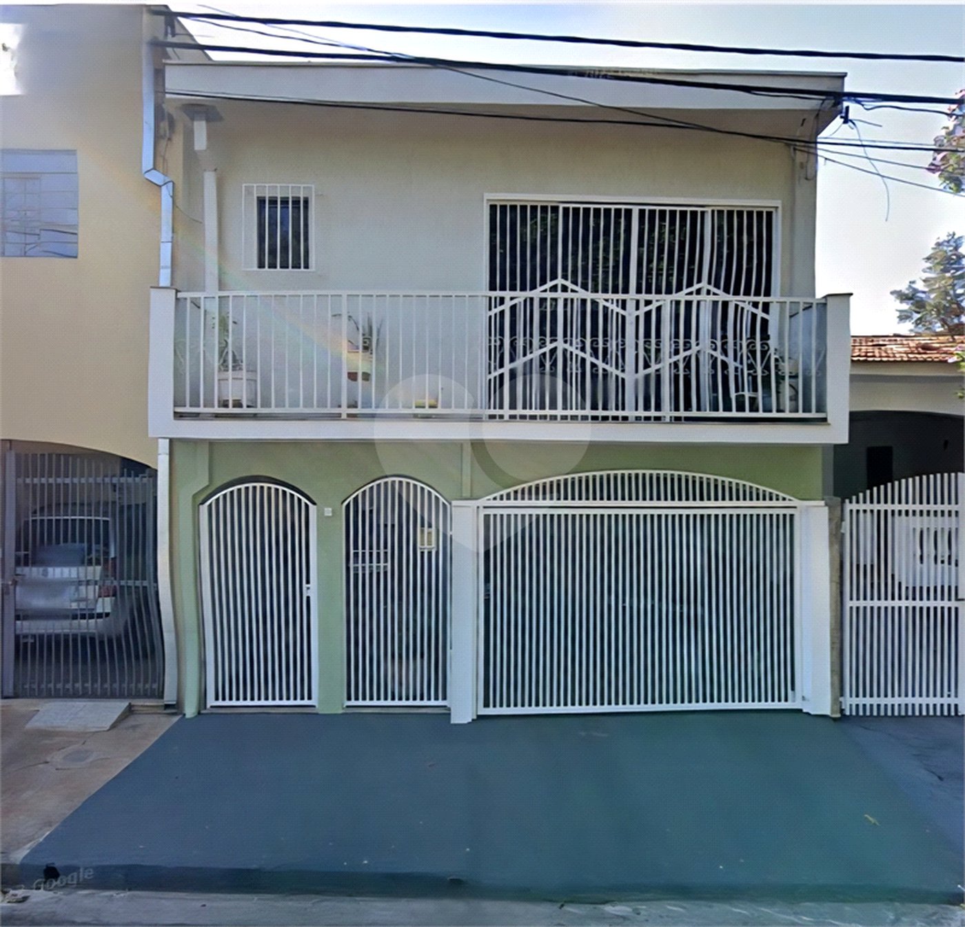 Casa no Jardim Medeiros ampla com 3 dormitórios bem distribuída