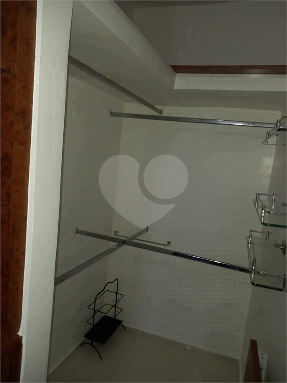 Sobrado à venda com 4 quartos, sendo 2 suítes, em Vila Hamburguesa, São Paulo, SP