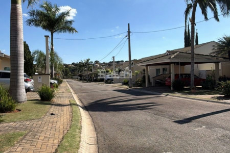 Casa à venda com 3 quartos, sendo 1 suíte, no condomínio Bella Vita, Atibaia - SP