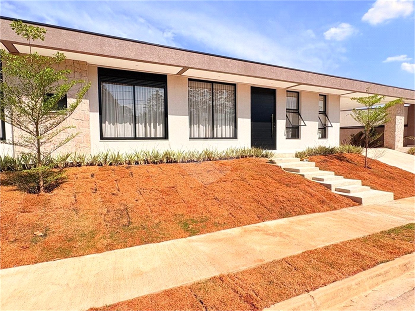 Casa à venda com 3 suítes no condomínio Helena Maria, Sorocaba - SP