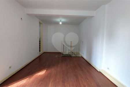 Sobrado à venda com 3 quartos, sendo 1 suíte,  em Chácara Santo Antônio, São Paulo, SP
