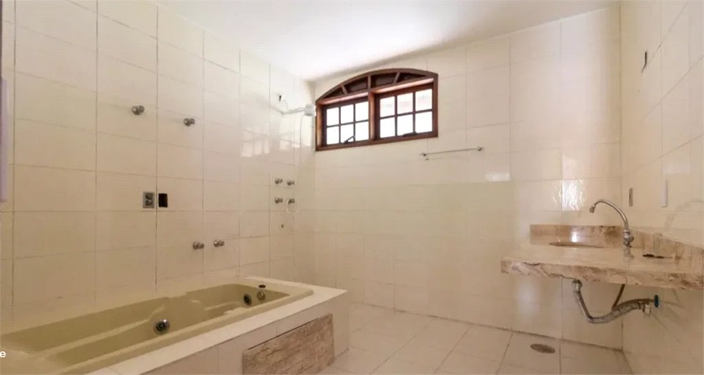 Casa à venda com 4 quartos, sendo 1 suíte,  em Vila Tiradentes, São Paulo, SP