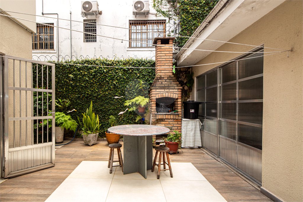 Casa à venda com 3 quartos, sendo 1 suíte, em Campo Belo, São Paulo, SP