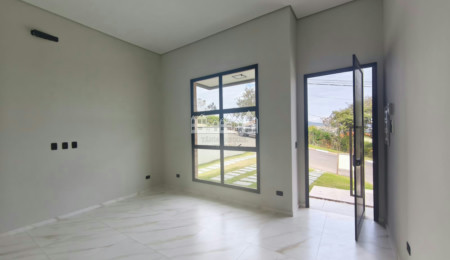 Casa térrea à venda com 4 quartos, sendo 2 suítes, no condomínio Alto da Floresta, Bom Jesus dos Perdões - SP