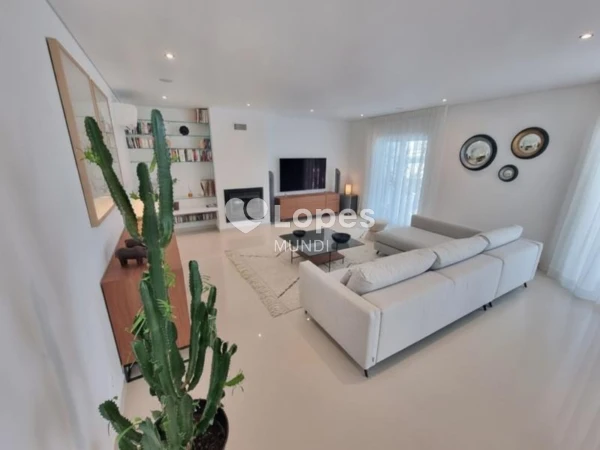Casa com 4 quartos à venda em Albufeira, Algarve, Portugal – Vista para o mar e piscina