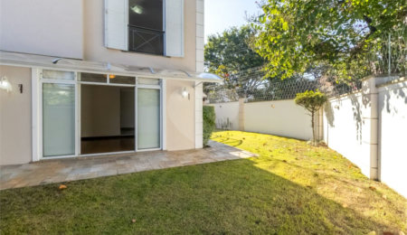 Casa à venda com 4 quartos, sendo 2 suítes,  no condomínio Stephanie, São Paulo - SP