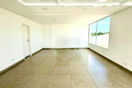 Casa à venda com 4 quartos, sendo 3 suítes, no condomínio Village Araçoiaba, Araçoiaba da Serra - SP
