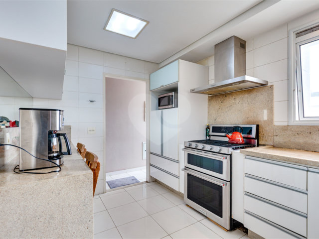 Apartamento à venda com 4 suítes em Campo Belo, São Paulo, SP