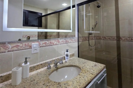 Apartamento à venda com 2 quartos, sendo 1 suíte,  em Laranjeiras, Rio de Janeiro, RJ