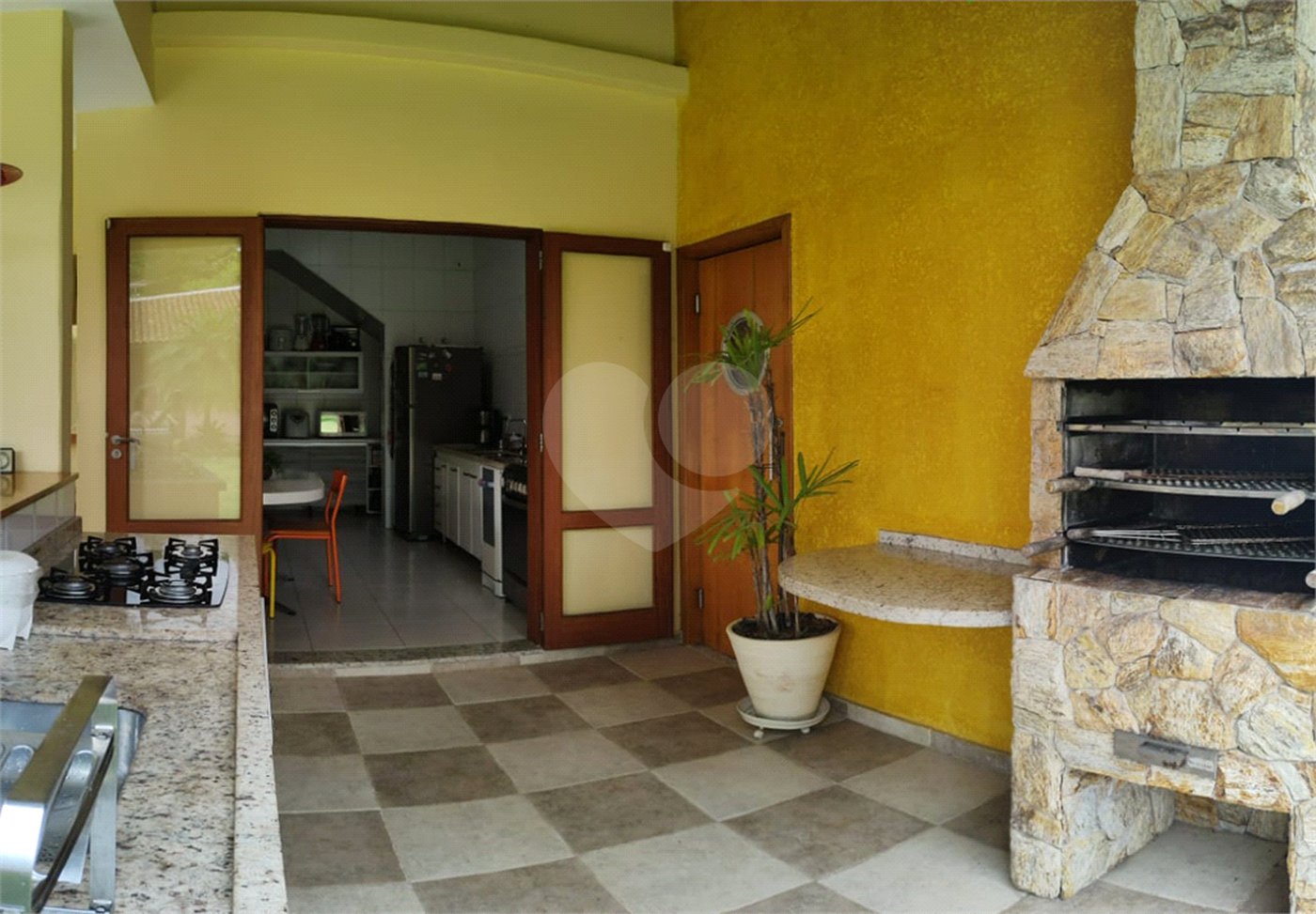 Casa à venda com 4 quartos, sendo 2 suítes, no condomínio Fazendinha Chácara Vale do Rio Cotia, Carapicuíba - SP