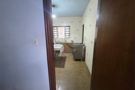 Casa térrea, 2 dormitórios com salão comercial Jd. Nova São Carlos