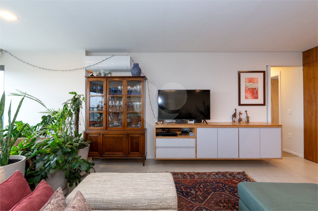 Apartamento à venda com 3 suítes em Campo Belo, São Paulo, SP