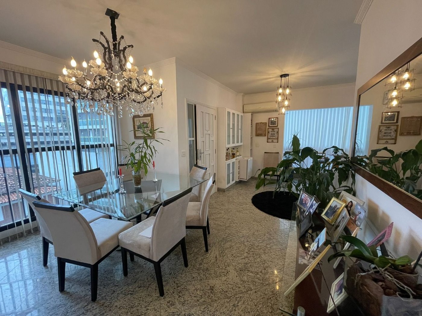 Apartamento 3 dormitórios com 2 suítes, 2 vagas demarcadas, no Embaré, Santos