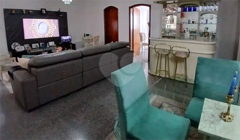 Sobrado à venda com 4 quartos, sendo 2 suítes, em Vila Santa Maria, São Paulo, SP