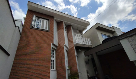 Sobrado à venda com 3 quartos, sendo 1 suíte,  em Parque São Domingos, São Paulo, SP
