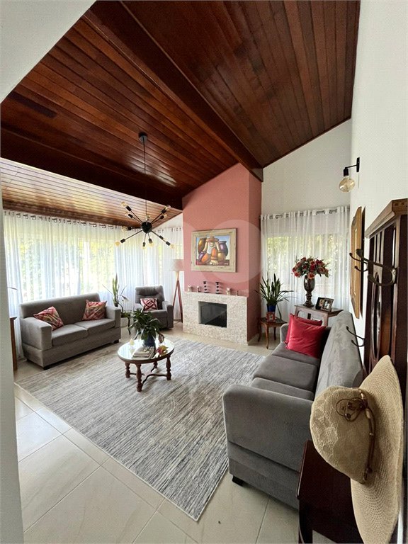 Casa à venda com 3 quartos, sendo 1 suíte, no condomínio Portal do Sabiá, Araçoiaba da Serra - SP
