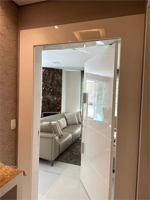 Apartamento à venda com 3 suítes em Vila Suzana, São Paulo, SP