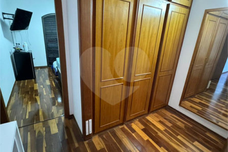 Sobrado à venda com 4 quartos, sendo 1 suíte,  em Jardim Santa Rosa, Araraquara, SP