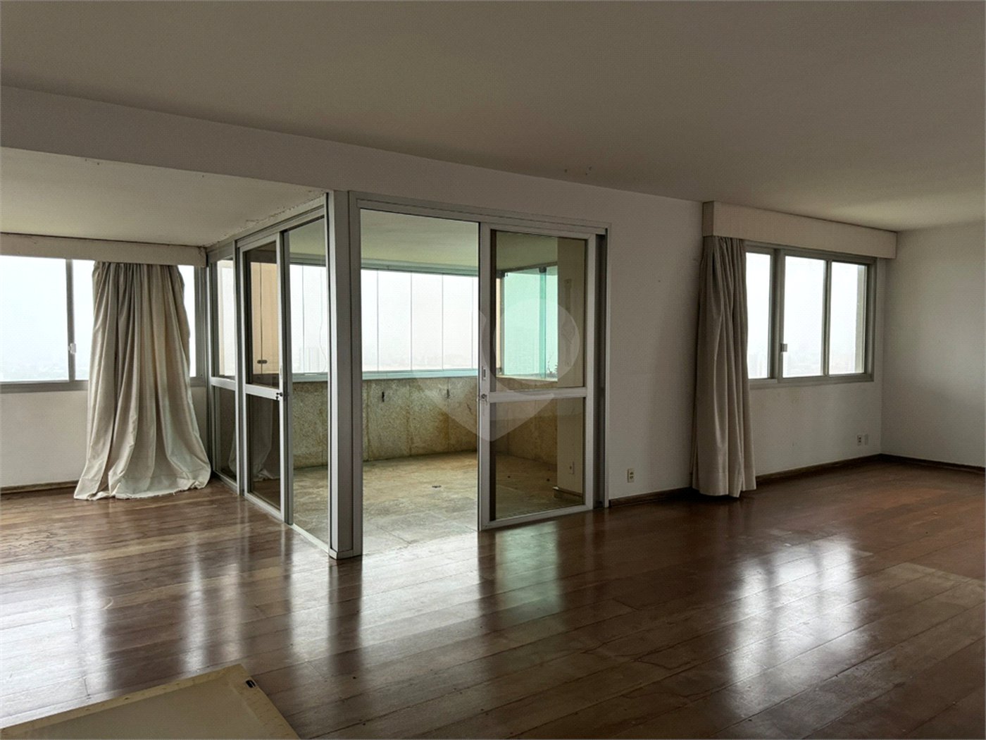 Apartamento à venda com 4 suítes em Jardim Marajoara, São Paulo, SP