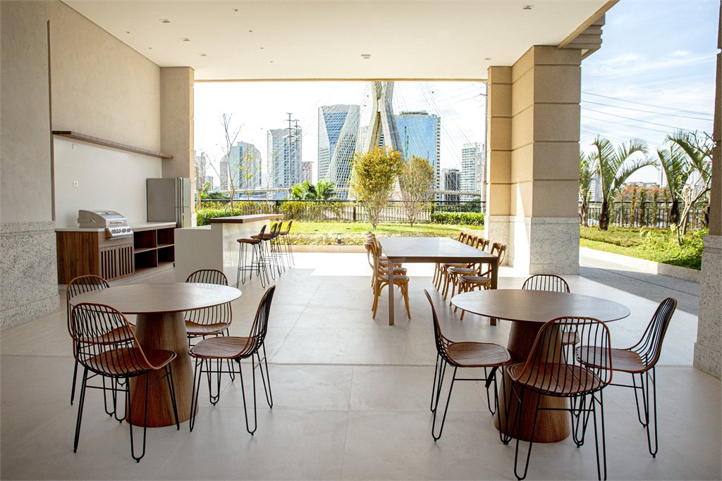 Apartamento à venda com 4 suítes em Real Parque, São Paulo, SP