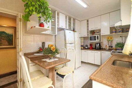 Casa à venda com 4 quartos, sendo 2 suítes, em Jardim Trussardi, São Paulo, SP