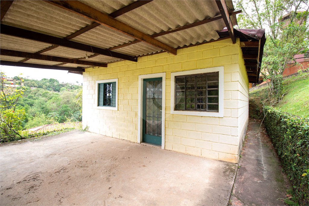 Casa à venda ou para alugar com 5 quartos, sendo 2 suítes, no condomínio Restinga Verde, São Roque - SP