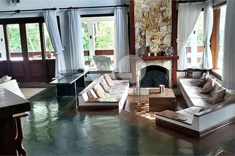Casa à venda com 4 suítes no condomínio Alpes da Cantareira, Mairiporã - SP