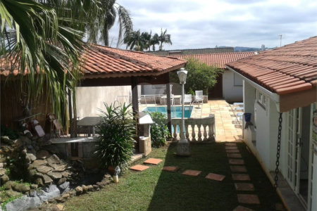 Casa à venda com 4 quartos, sendo 1 suíte, em Vila Esperia Ou Giglio, Atibaia, SP