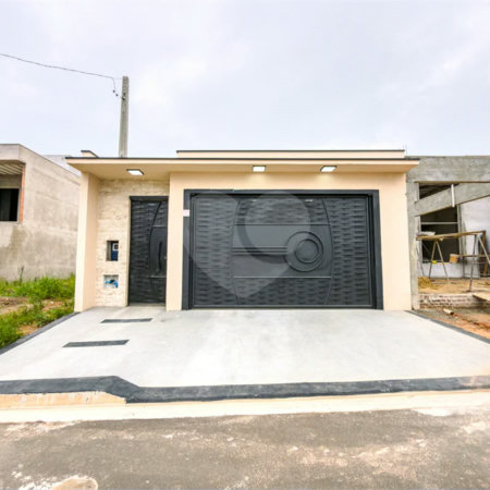 Indaiatuba - Jardim Bom sucesso - Área total: 150m² - Área construída: 115m² - 3 dormitórios sendo 1 suíte com armário planejado;Sala para dois ambientes; Banheiros com box gabinetes e espelhos; Área gourmet com churrasqueira a carvão e móveis planejados; Lavanderia coberta; Ar condicionado na sala
