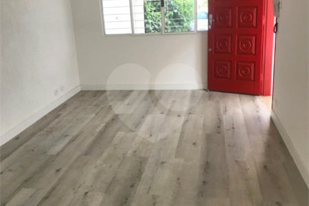 Casa à venda com 3 quartos, sendo 1 suíte,  em Vila Olímpia, São Paulo, SP