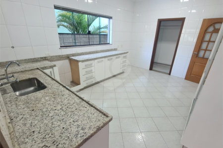 Casa à venda com 4 quartos, sendo 2 suítes, no condomínio Bosque de Grevilea, Vinhedo - SP