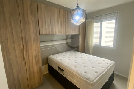 Apartamento mobiliado à venda na Vila Mariana, 2 quartos, varanda