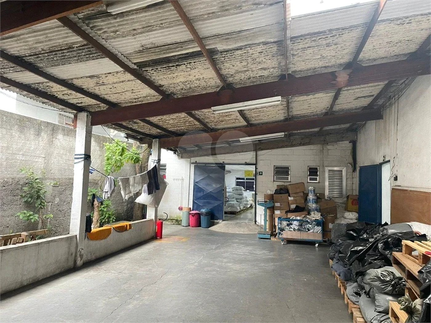 Galpão de 680 M² a 01 km da Rodovia Anchieta.