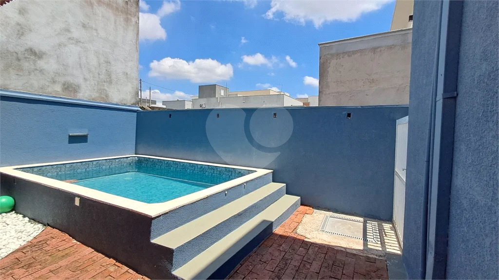 Casa à Venda no Golden Park – 4 Quartos, Churrasqueira e Piscina!