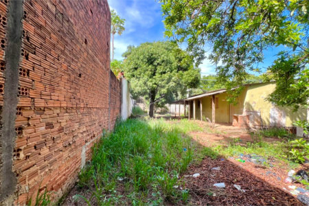 Terreno à Venda no Jardim Tangará