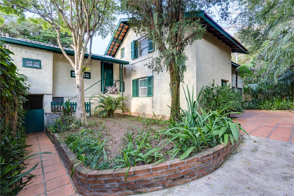 Casa Térrea à venda com 3 suítes em Jardim dos Estados, São Paulo, SP