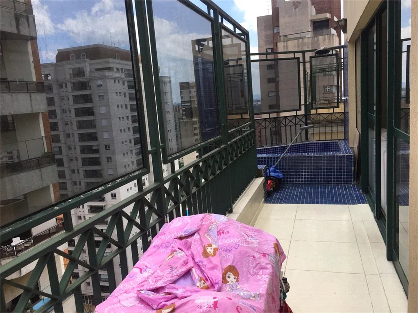 Apartamento à venda com 3 suítes em Vila Suzana, São Paulo, SP