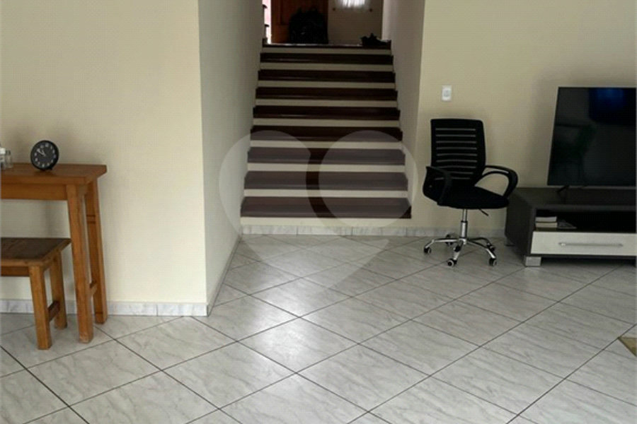 Casa à venda com 4 quartos, sendo 1 suíte, no condomínio Estancia da Serra / Residencial Nova Mairipora, Mairiporã - SP