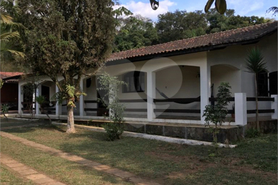 Chácara à venda com 4 quartos em Pirucaia, Mairiporã, SP