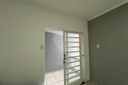 Sobrado à venda com 3 quartos, sendo 1 suíte, em Lopes de Oliveira, Sorocaba, SP
