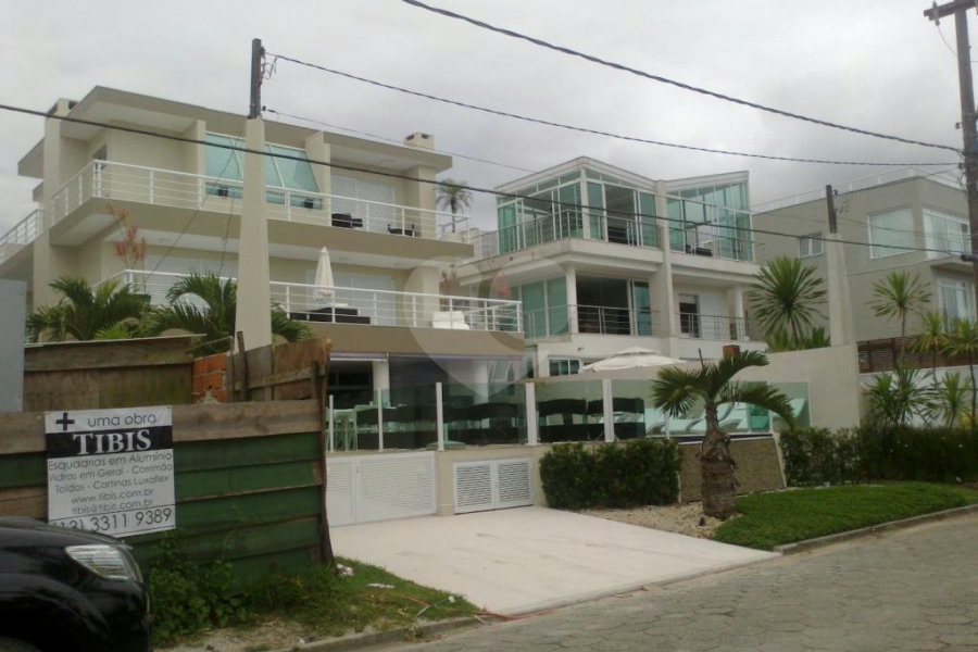 Sobrado à venda com 5 suítes em Enseada, Bertioga, SP
