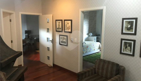 Casa à venda com 4 quartos, sendo 3 suítes,  no condomínio Alpes da Cantareira, Mairiporã - SP