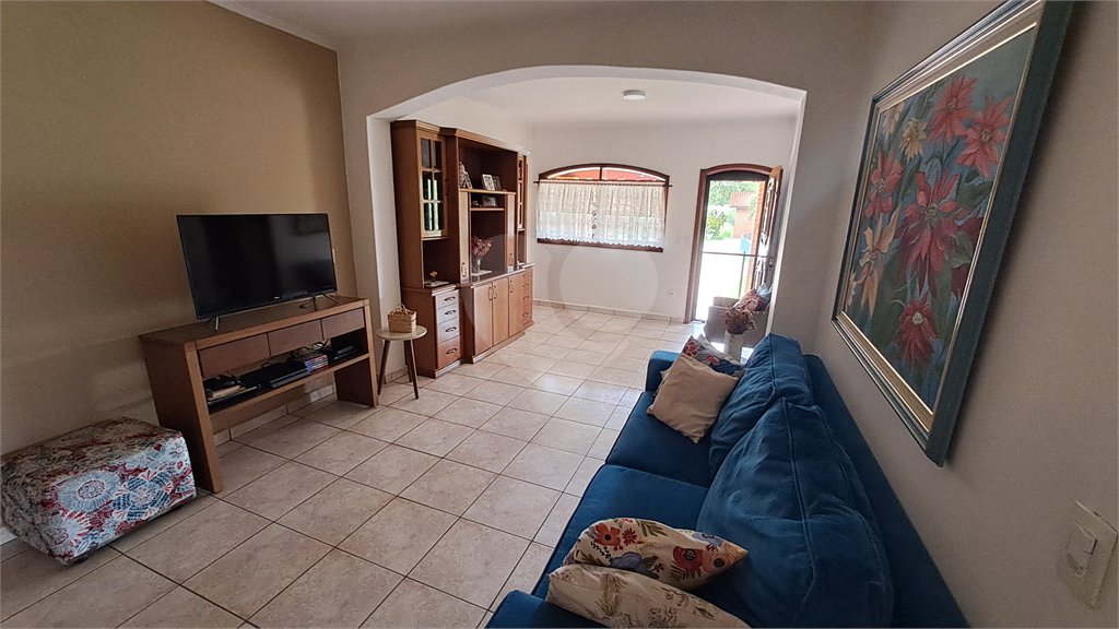 Casa à venda com 3 quartos, sendo 1 suíte, no condomínio Residencial Vale das Laranjeiras, Indaiatuba - SP
